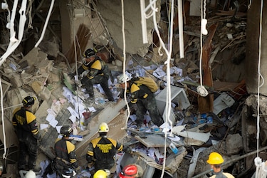 Se eleva a 30 el saldo de fallecidos por explosión de hotel en Cuba