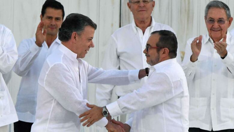 Colombia: Gobierno y guerrilla de las FARC firman la paz tras 52 años de guerra