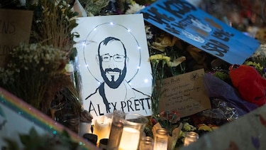 La Patrulla Fronteriza de Estados Unidos suspende a dos agentes involucrados en la muerte a tiros del enfermero Alex Pretti