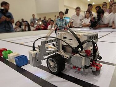Gobierno de Panamá aprueba $1.5 millones para comprar juegos de robots
