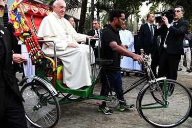 El papa Francisco cierra su gira por Asia tras reunirse con refugiados rohinyás