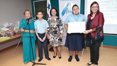 Celebran el primer concurso de poesía Alicia Mon Chambers