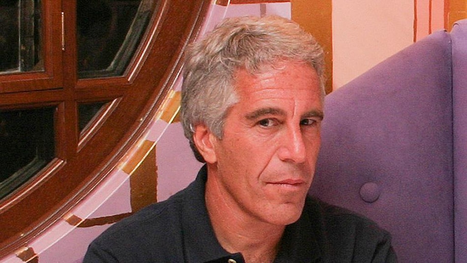 Jeffrey Epstein no estaba bien vigilado en prisión, según nuevos documentos sobre su muerte