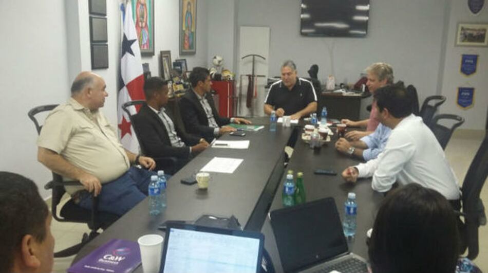 Gremio de jugadores y dirigentes del fútbol, satisfechos tras reunión