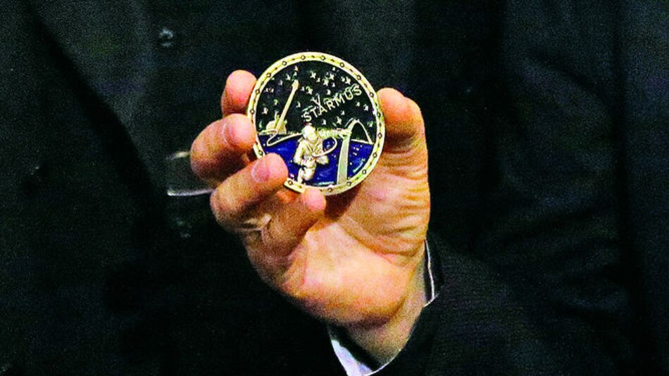 Crean medalla Hawking