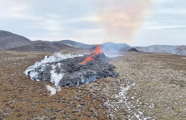 Erupción en Islandia se extiende aún más