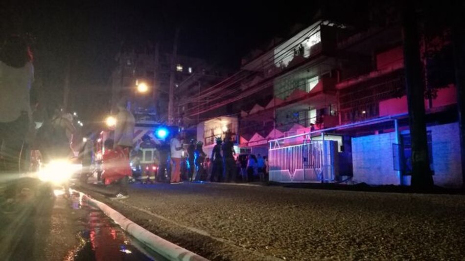 Cuatro personas son rescatadas tras incendio en edificio en Bella Vista