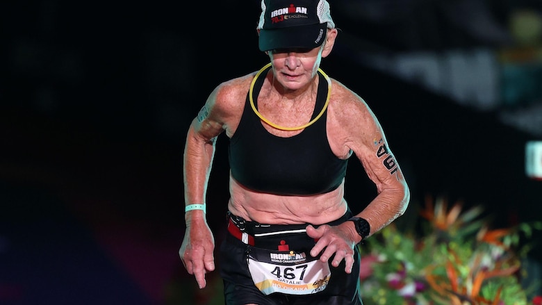Natalie Grabow, la mujer de 80 años que se convirtió en la más longeva en terminar el IronMan, una de las competencias más exigentes del mundo