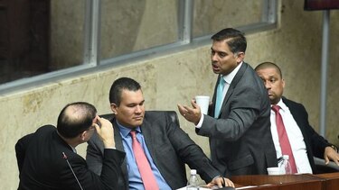 Diputados confrontan al MEF, pero aprueban en segundo debate el proyecto que eleva el límite del gasto