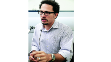 MIT premia a científico panameño