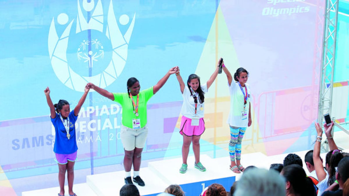Durante la fecha de ayer se realizaron premiaciones en natación, atletismo y baloncesto. La rama femenina celebró mucho.