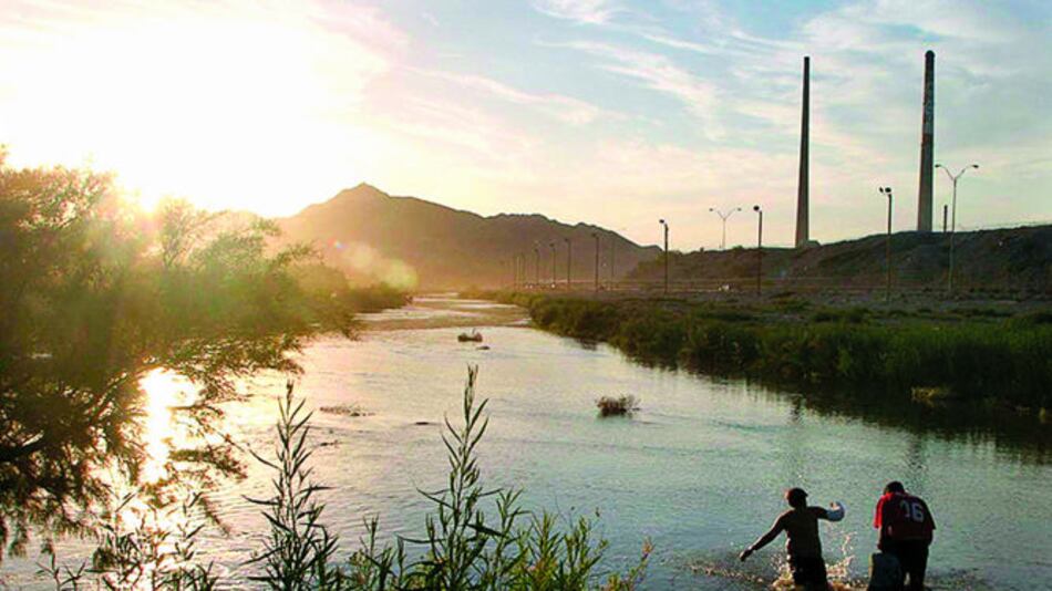 Rescatan a emigrantes a su paso por México