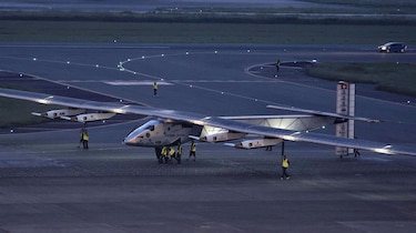 Éxito del primer vuelo de prueba del avión 'Solar Impulse 2' en Hawái