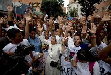 Venezuela: Marcha con cacerolas en contra de Nicolás Maduro