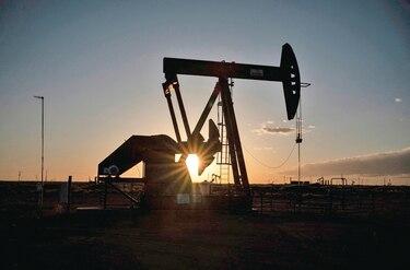 Petróleo recupera terreno; barril de Brent cerró en 96.5 dólares