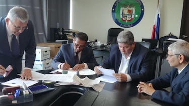 Llega a la Asamblea una denuncia para investigar la reunión de Porcell y De León