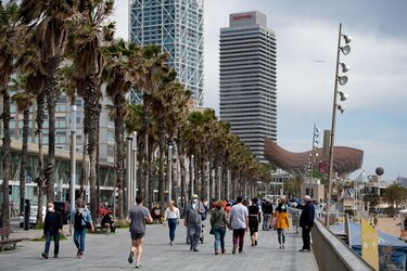 Europa avanza en su desconfinamiento y turistas latinos se vacunan en Florida