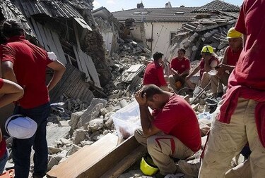 Al menos 247 muertos y numerosos desaparecidos por devastador terremoto en Italia