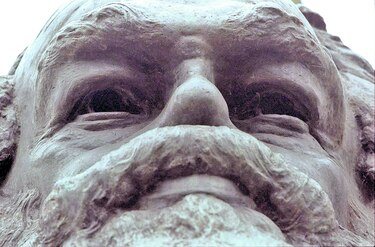 Subastan carta de Karl Marx por 678 mil dólares