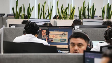 "Somos un experimento social": las críticas y las dudas que genera la IA que impulsa Bukele para gestionar la salud en El Salvador