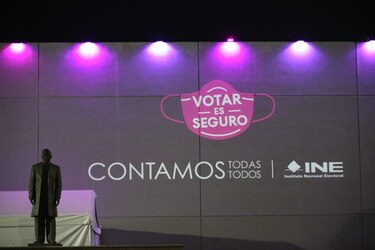 Miles de personas se manifiestan en México en contra de la reforma electoral de López Obrador