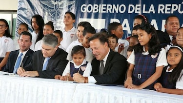 Varela sanciona ley que amplía beca universal para estudiantes de colegios particulares