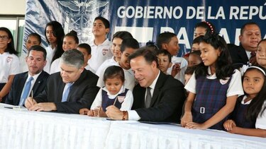 Varela sanciona ley que amplía beca universal para estudiantes de colegios particulares