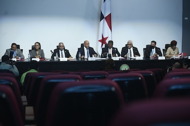 Reelectos seis diputados del PRD como presidentes de comisiones
