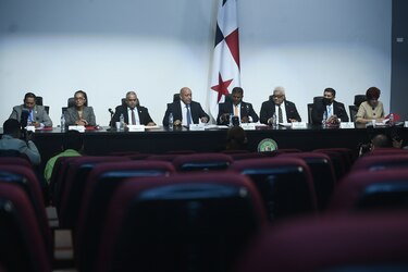 Reelectos seis diputados del PRD como presidentes de comisiones