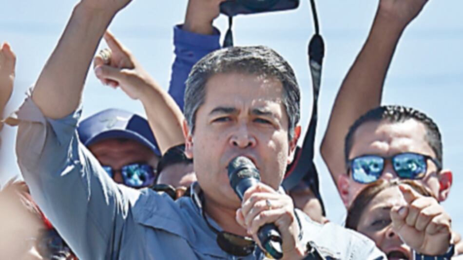 Marchan en apoyo al presidente hondureño