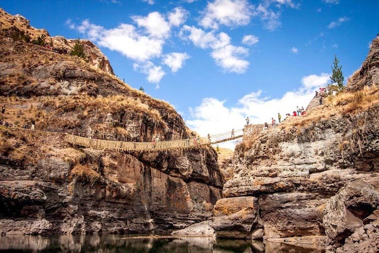 Cae puente colgante en Perú debido a falta de renovación por la pandemia
