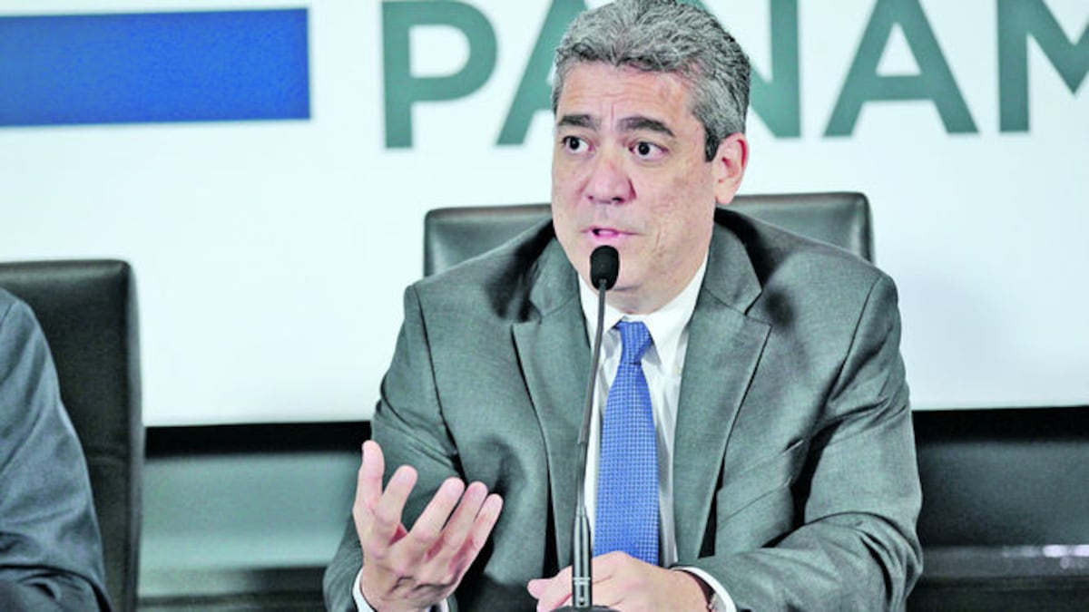 Miguel Mayo, ministro de Salud.