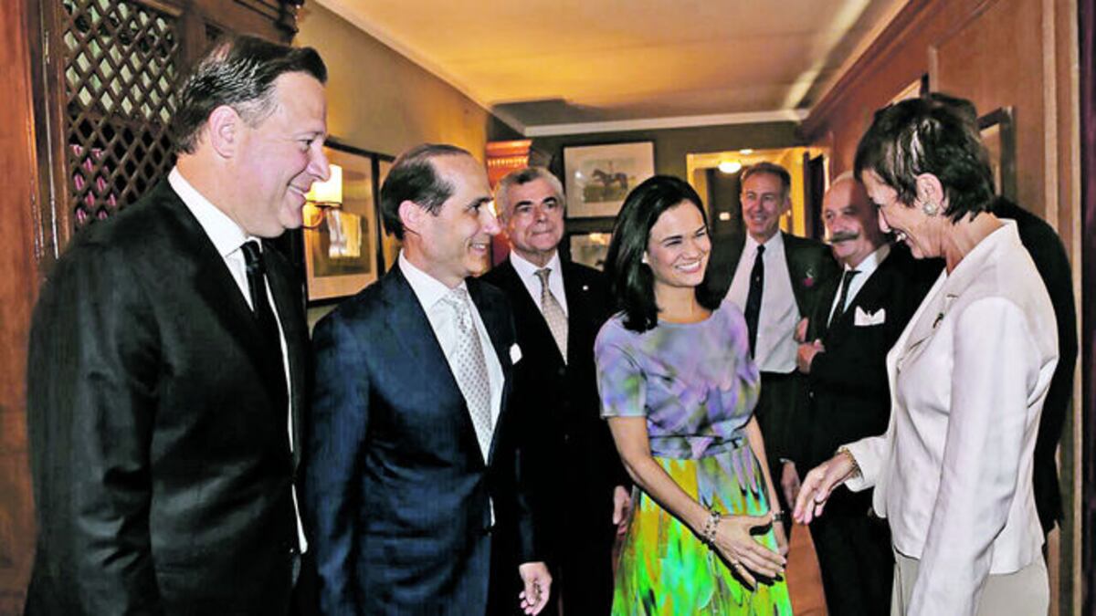 El presidente de la República, Juan Carlos Varela, el embajador de Panamá en Italia, Fernando Berguido, y la vicepresidenta y canciller, Isabel de Saint Malo de Alvarado, con empresar