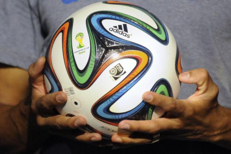 Presentan Brazuca, el balón oficial del Mundial de Brasil 2014