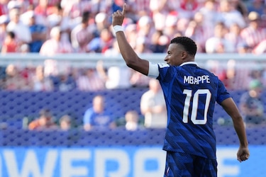 Deschamps: ‘Mbappé está bien, es muy fuerte mental y físicamente’