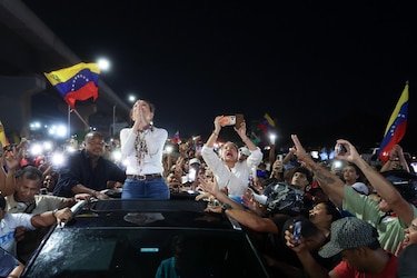 María Corina Machado recorre cinco estados de Venezuela en caravana hasta Caracas