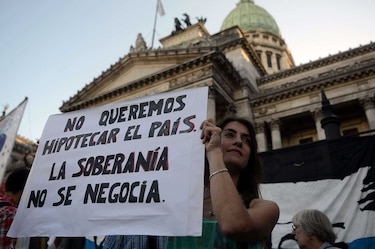 Juez de Estados Unidos blinda futuros pagos de Argentina a fondos 'buitres'