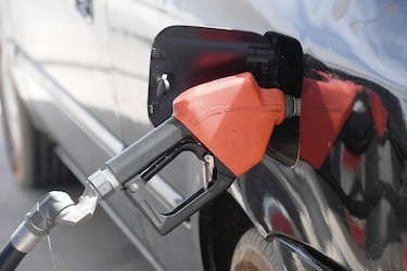 La gasolina sube 40 centésimos el galón y el diésel 62 centésimos