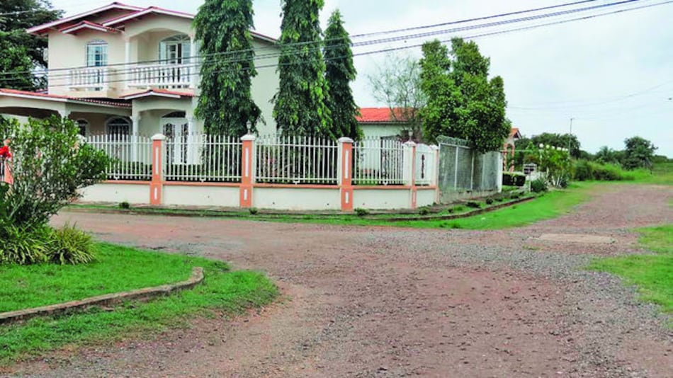 En barriada Villas del Sol, exigen construcción de calles