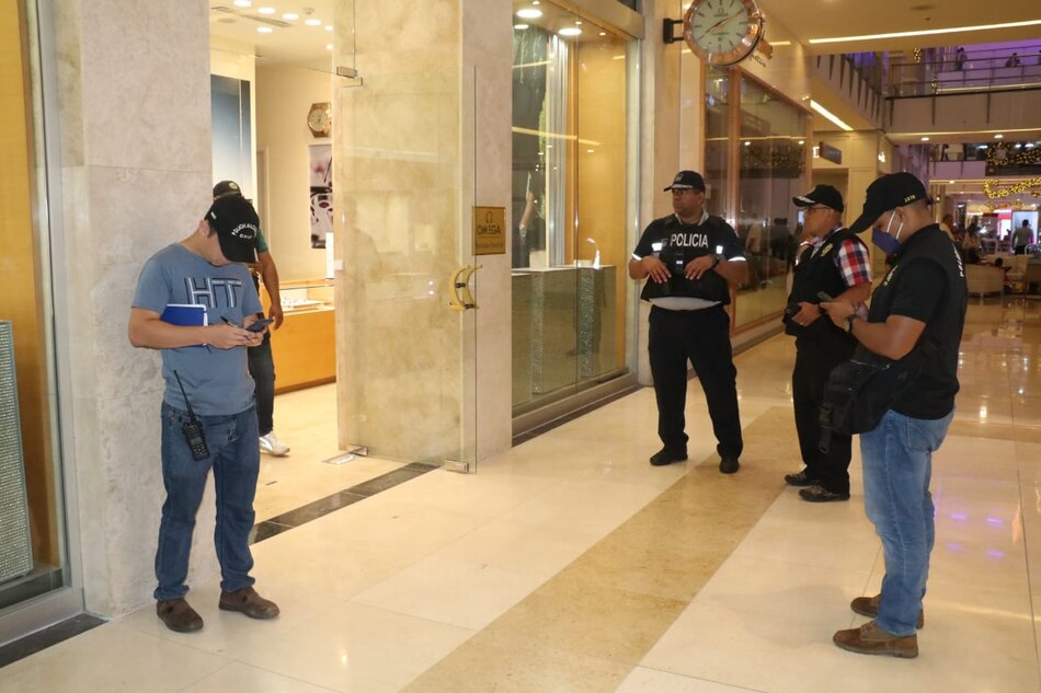 Investigan robo a una joyería en Multiplaza; hay un vehículo identificado por este caso