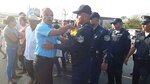 Docentes y padres de familia protestan en Los Santos