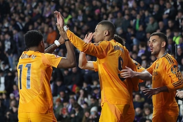 Triplete de Mbappé le da la victoria al Real Madrid en casa del Valladolid