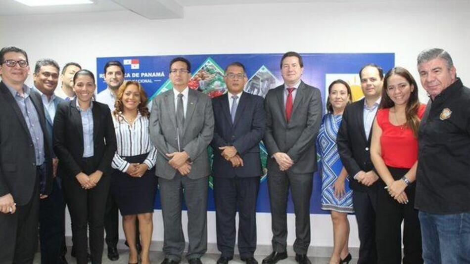 Productores y el MIDA planean estrategia para levantar la agroindustria