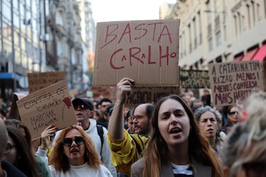 Miles vuelven a salir a la calle en Portugal para protestar por la crisis de vivienda
