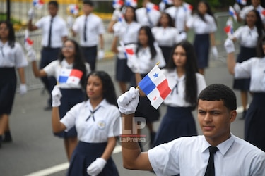 Panamá rinde honores a sus símbolos patrios