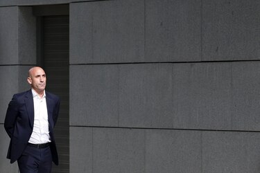 La Fiscalía pide que Luis Rubiales no pueda acercarse a Jenni Hermoso ni comunicarse con ella