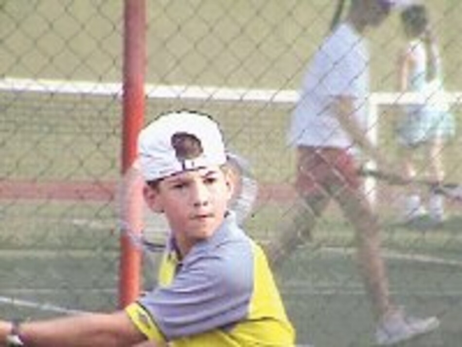 Yorhos, Motta y García ganan en tenis juvenil