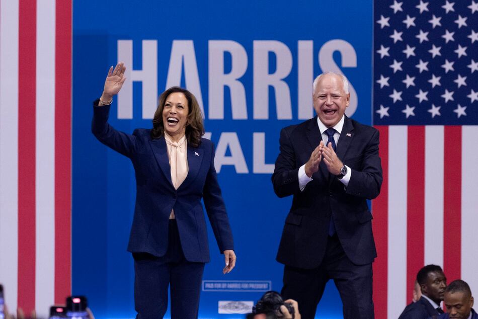 Harris energiza su campaña con recaudación millonaria; Trump espera los debates