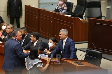 Diputados cuestionan al ministro Rafael Sabonge por el mal estado de las carreteras 