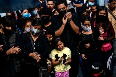 ‘¡Justicia!’, el clamor tras el adiós a las víctimas del accidente de metro en México